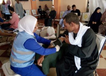 بالتعاون بين صندوق تحيا مصر وصناع الخير .. مبادرة "نور حياة" توقع الكشف على عيون 6174 مواطن بالفيوم