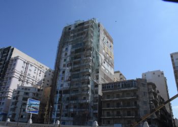 محافظ الإسكندرية يكلف بالانتقال لموقع العقار ووقف أعمال التخريب به