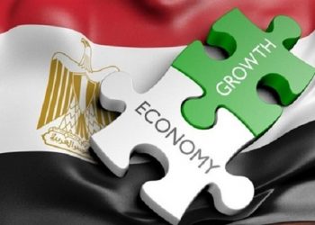 المصريين يختتمون 2019 بانتهاء القرارات الاقتصادية الصعبة وأداء الجنيه أول بشائر النمو