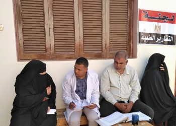 الكشف المجاني على أكثر من 4400 مواطن في قرى أسوان