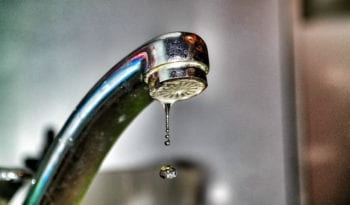 قطع المياه لمدة 6 ساعات بمنشآت جامعية بالفيوم