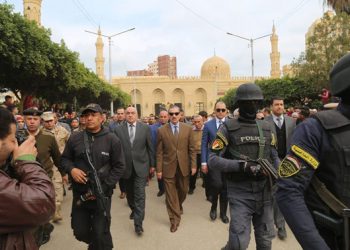 محافظ كفر الشيخ ومدير الأمن .. والآلاف من أهالي "دسوق" يشيعون جنازة شهيد الواجب بالشيخ زويّد