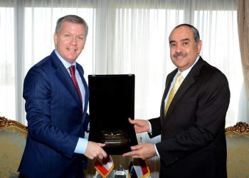 وزير الطيران المدني يستقبل سفير كندا بالقاهرة