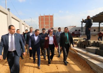 وزيرة البيئة تتفقد تحويل المقلب العشوائي بـ”منيا القمح” لمحطة وسيطة لمنع التراكمات