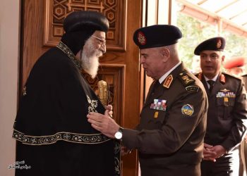البابا تواضروس يستقبل وزير الدفاع ووفد من قيادات القوات المسلحة