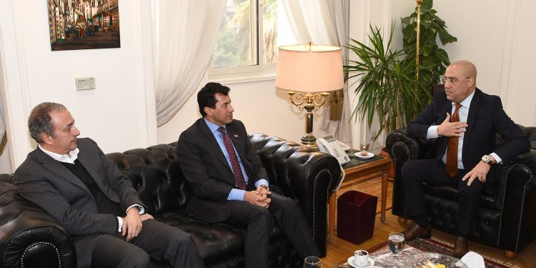 وزيرا الإسكان والشباب يبحثان توفير عضويات بأسعار مخفضة لمالكي وحدات بالمدينة الرياضية بالعاصمة الإدارية الجديدة