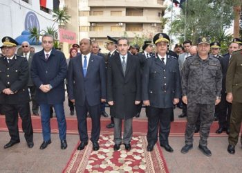 محافظ الغربية يضع إكليل الزهور على النصب التذكاري لشهداء الشرطة