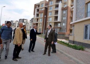 محافظ القليوبية يتفقد عمارات الإسكان الاجتماعي بمدينة العبور