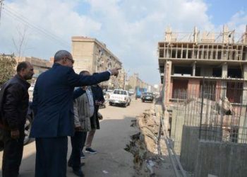 محافظ القليوبية يقوم بجولة لمدينة شبرا الخيمه تستهدف وقف البناء المخالف