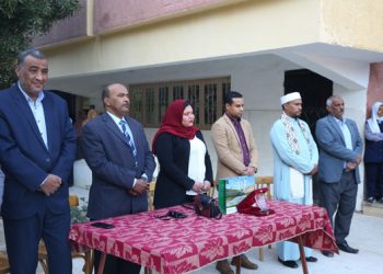شفاء الأورمان لعلاج السرطان بالأقصر تقدم درع المستشفي لمدرسة قوص الصناعية بنات ضمن مبادرة "رد الجميل لجيل المستقبل"