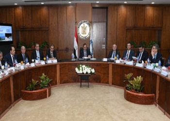 وزير البترول يعتمد الموازنة التخطيطية لشركة بتروشروق للعام المالى
