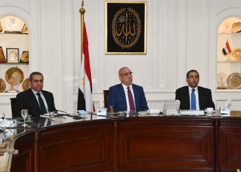 وزير الإسكان يلتقي تحالفا من كبرى الشركات العالمية