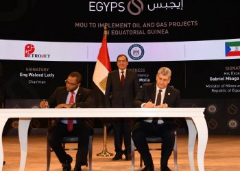 وزير البترول يشهد التوقيع علي مذكرتى تفاهم فى تنفيذ أعمال المشروعات البترولية بغينيا  الاستوائية