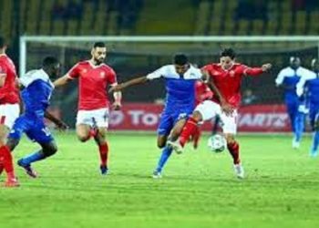 الكاف يقرر تغريم الهلال بعد أحداث مباراة الأهلي