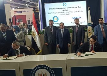 “الملا” والسفير الأمريكى يشهدان توقيع اتفاق بين وزارة البترول ووكالة التجارة الأمريكية