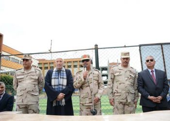 تكريم والد الشهيد “الجندي” بمدرسة محمد صلاح الثانوية العسكرية ببسيون