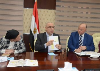 4 وزراء ومحافظ القاهرة يستعرضون الحلول والبدائل المقترحة للتعامل مع مشكلة منطقة الزرايب