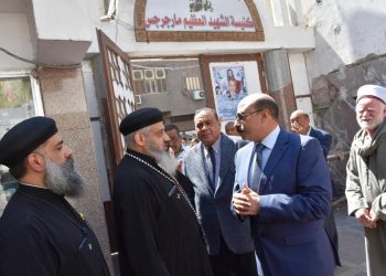 محافظ أسوان يوجه بحل مشكلة المياه الجوفية بمدينة دراو