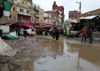 لليوم الثانى على التوالى سحب مياة الأمطار بشبين القناطر