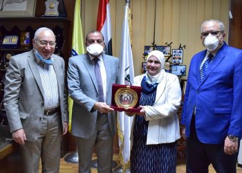 سيدة تتبرع بتجهيز قسم الرعاية المركزة بمستشفى جامعة بني سويف