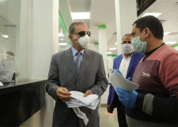 محافظ كفرالشيخ يتابع المرحلة الأولي لصرف معاشات مايو من “التأمينات” و”البريد”