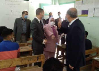 محافظ كفر الشيخ يتفقد عددًا من لجان الثانوية العامة