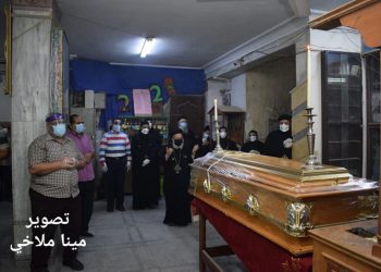 بالصور ..صلاة جناز القمص بولا عياد