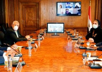 “الصناعة” و”الزراعة” يبحثان وضع برنامج لتمويل مشروع التحول لنظم الري الحديث