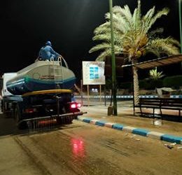 فريق الأزمات والطوارىء يعقم  العديد من الشوارع بمطروح