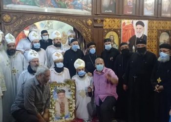 بالصور .. قداس  ذكرى الأربعين للقمص بولا عياد كاهن كنيسة الأنبا بولا شبراالخيمة