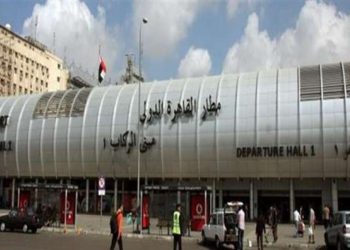 وصول 8 رحلات طيران تقل  1470 عاملا مصريا من العالقين بالكويت ..اليوم