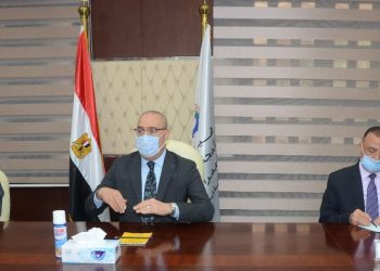 وزيرا الإسكان والتنمية المحلية يناقشون تعديل الاشتراطات البنائية بالمحافظات