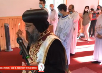الأنبا بولس يصلي عشية ويطيب رفات جسد القديس العظيم الأنبا موسي الأسود