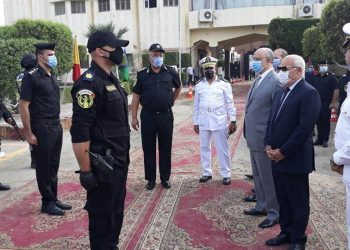 محافظ بورسعيد يزور قوات الامن  و يقدم لهم  التهنئة بمناسبة العيد