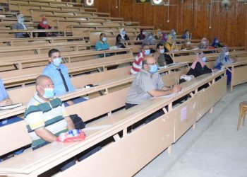 رئيس جامعة سوهاج يتابع ختام محاضرات الدفعة الأولى من برنامج الماجيستير المهني “MBA”