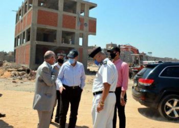 محافظ القليوبية يقود حمله لإزالة مباني مخالفة بدون ترخيص ببهتيم