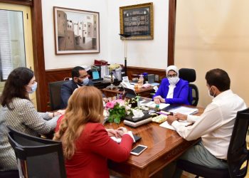 وزيرة الصحة تعقد اجتماعًا لمتابعة سير العمل بمبادرة صحة المرأة