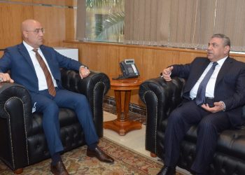وزير الإسكان يلتقي رئيس اتحاد المقاولين العراقيين لبحث سبل التعاون المشترك ونقل الخبرات المصرية في مجال التنمية العمرانية