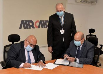 توقيع بروتوكول بين قطاع السياحة بمصر للطيران وشركة “أيركايرو”