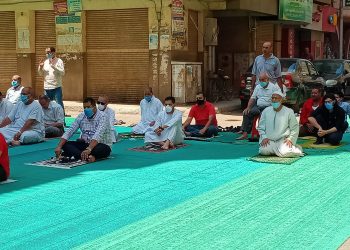 بدء توافد المصلين لأداء صلاة الجمعة بمسجد عطا بدمنهور وسط التزام بالاجراءات الاحترازية