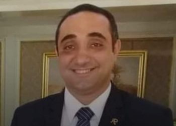 أستاذ بجامعة بني سويف .. كشف مجاني لمجندي الجيش