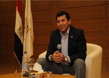 وزير الرياضة يلتقي مجموعة من الشباب في حوار مفتوح