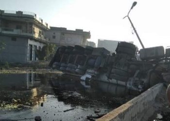 محاولات لفتح “زراعي” البحيرة بسبب انقلاب سيارة محملة بالمواد البترولية