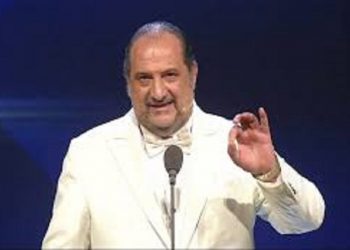 خالد الصاوي يتسلم جائزة الإبداع الفني من مهرجان الجونة السينمائي