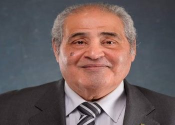 وزيرة الثقافة تنعى “الدكتور نبيل فاروق” مبدع “رجل المستحيل “