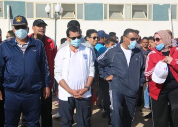وزير الشباب والرياضة يقود مسيرة للمشي بشرم الشيخ تحت شعار الرياضة للجميع