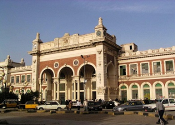 حملتين لإزالة الإشغالات والإعلانات المخالفة بالإسكندرية