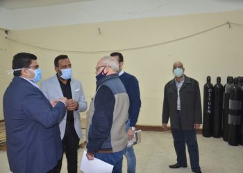 مصنع ببني سويف يوفر 60 أسطوانة غاز أكسجين لمرضي كورونا