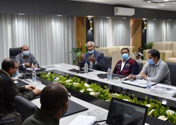 محافظ أسوان يُنسق مع وزارة النقل وجهاز التعمير لإنشاء طريق دائرى بأسوان