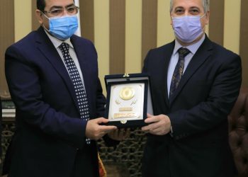 الشوربجي والشيخ يفتتحان أول صالون ثقافي للهيئة الوطنية للصحافة